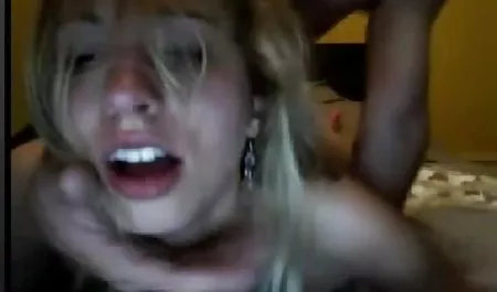 Piękna blondynka przyjemności pochwy w gorącej filmiki starsze panie wodzie